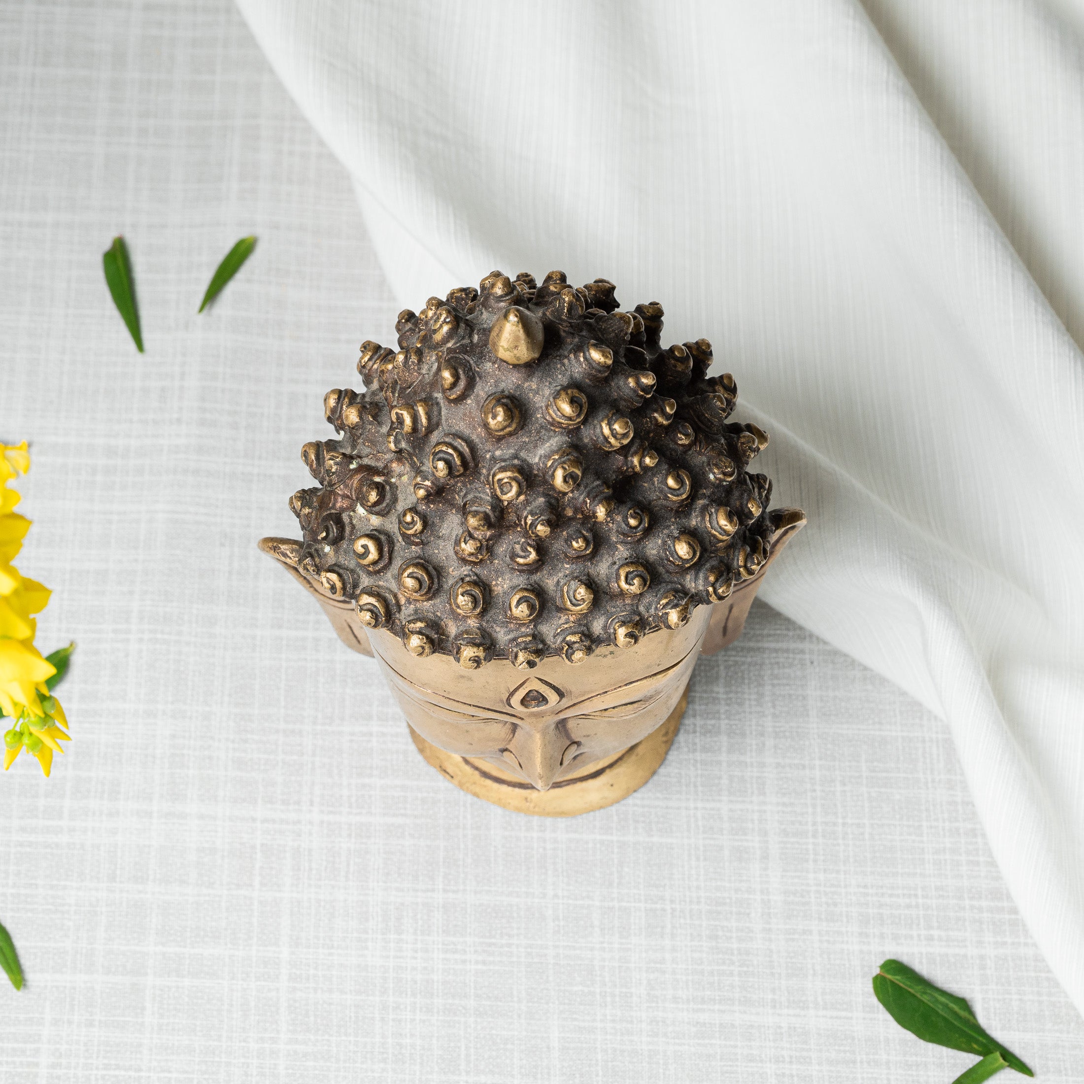 Set ovenfra af Buddha hoved