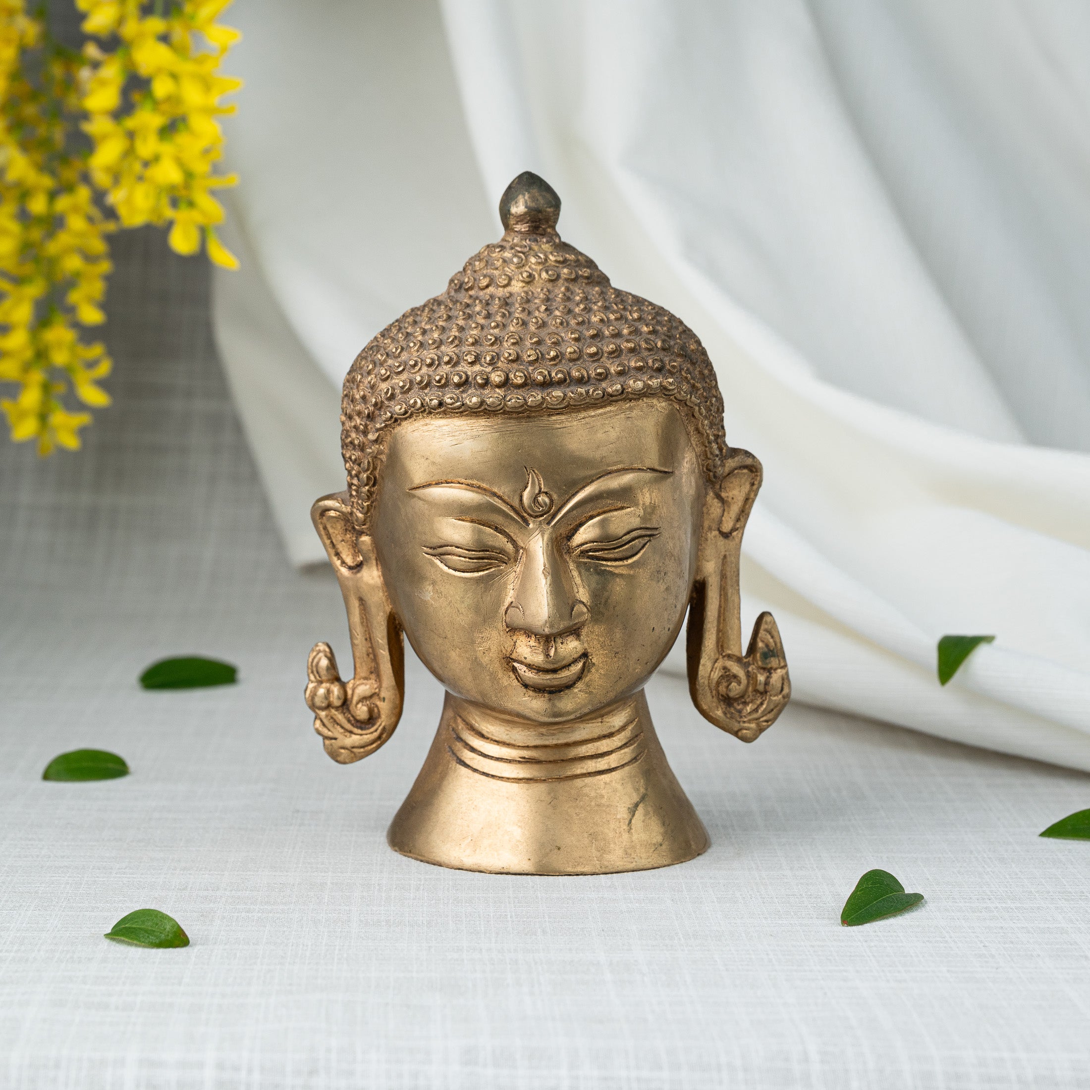 Forfra set af Buddha hoved