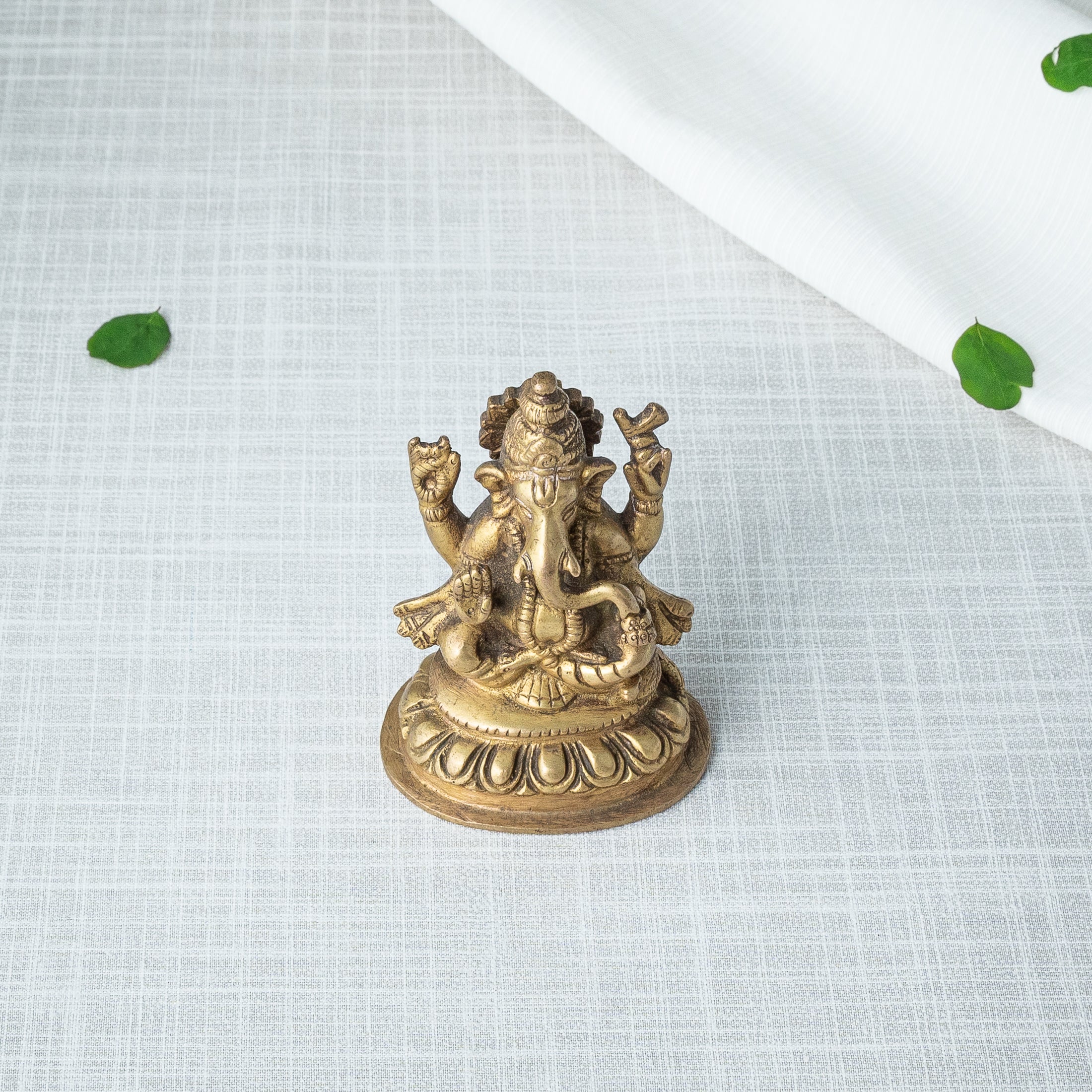 Gylden Ganesha Figur - Toppen