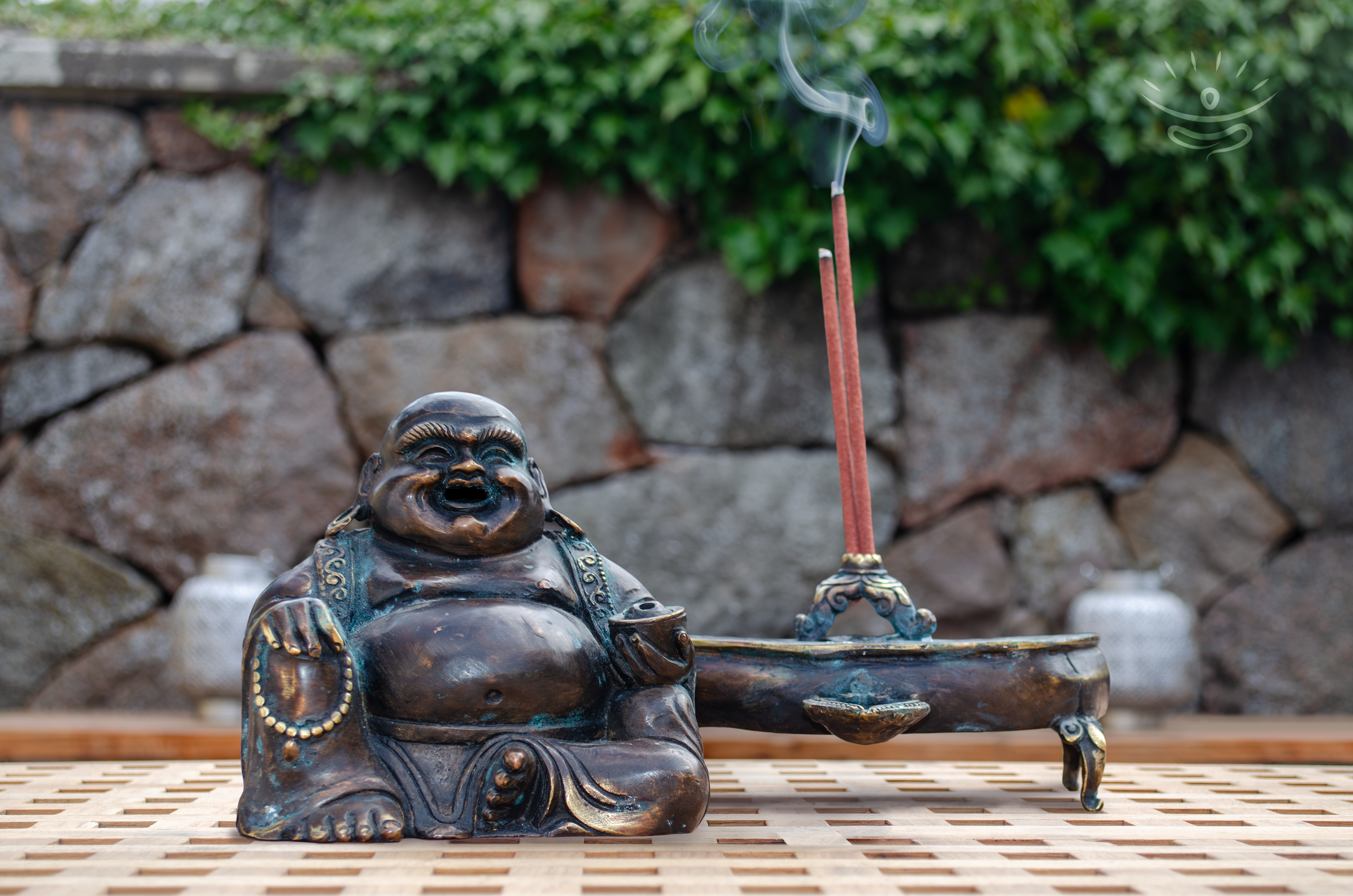 Smilende Buddha Figur med Røgelsebrænder - Forside