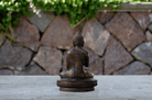 Abhaya Mudra Buddha Figur (13-14 cm) - Bagside