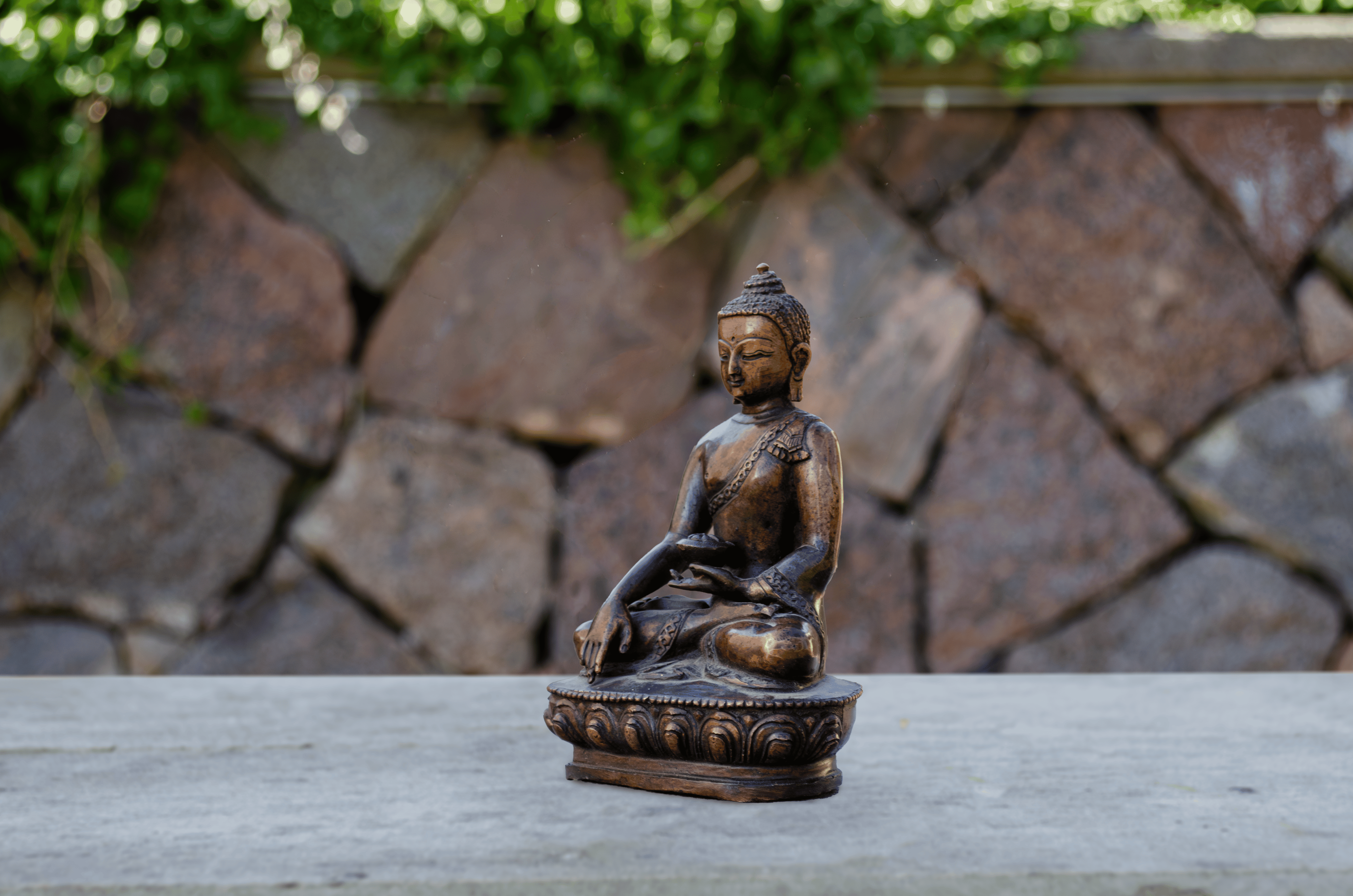 Bhumiparsha Mudra Buddha Statue (13-14 cm) - Side