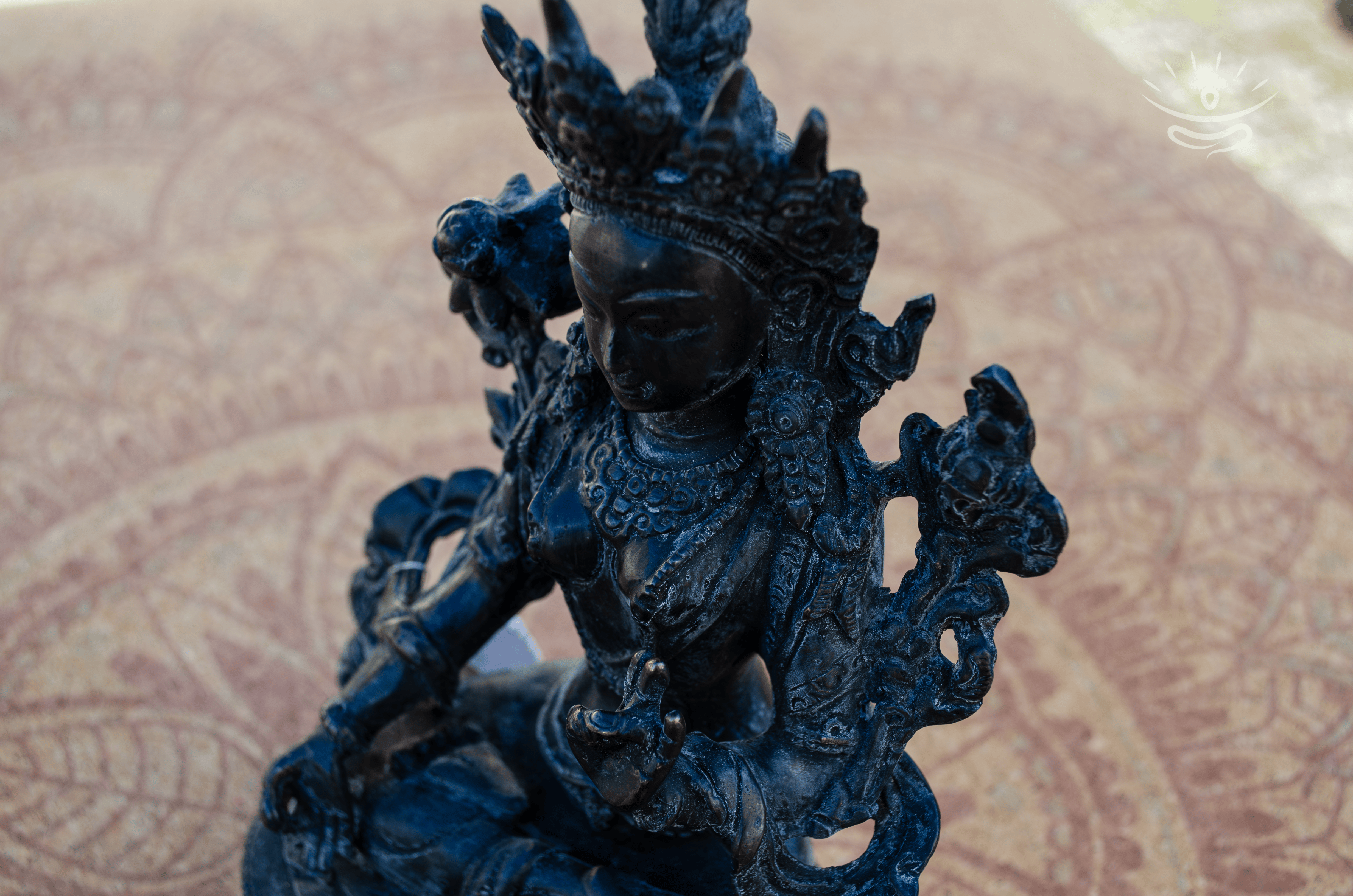 White Tara Statue 22.5 cm - Detail