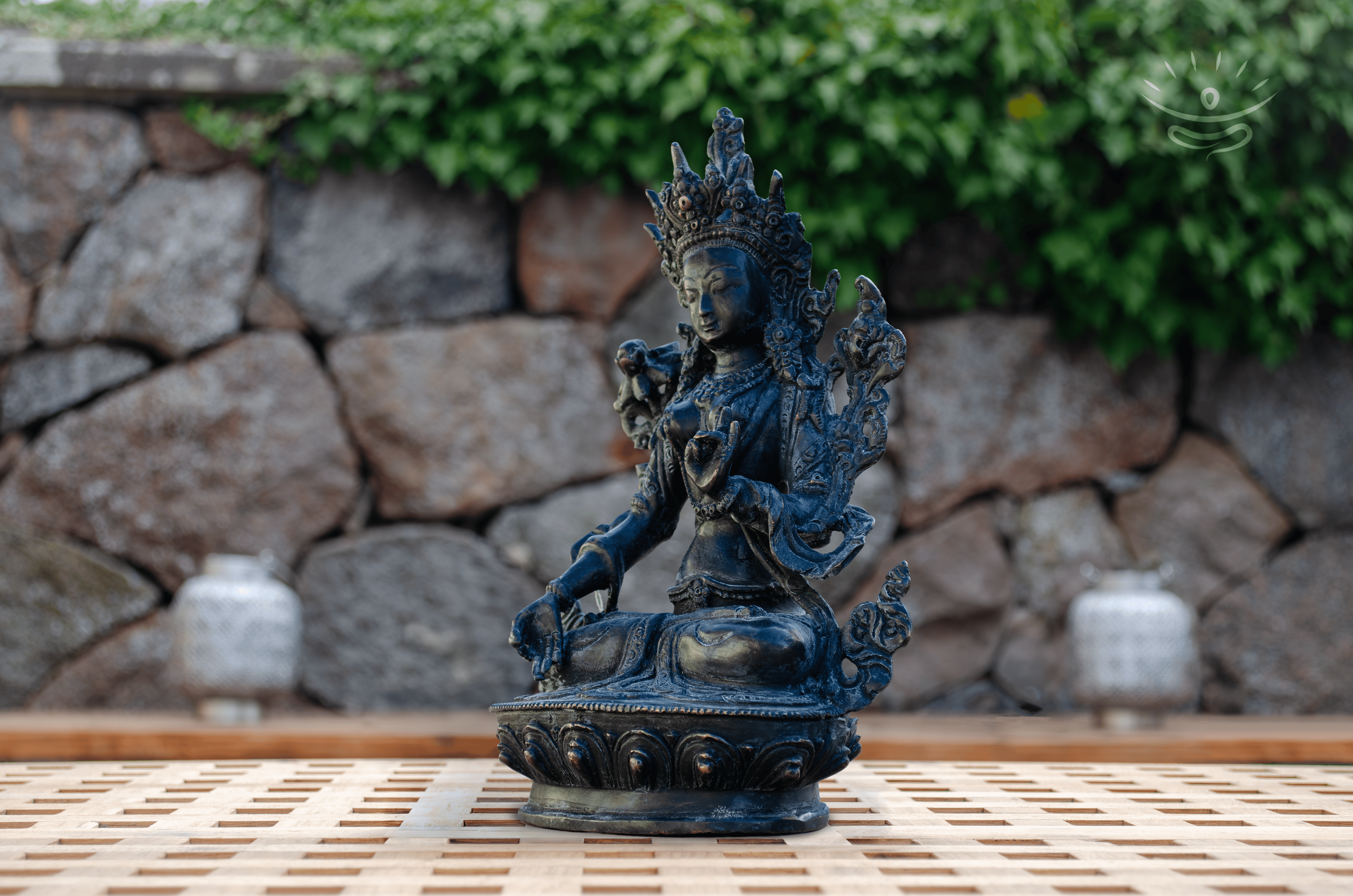 White Tara Statue 22.5 cm - Detail