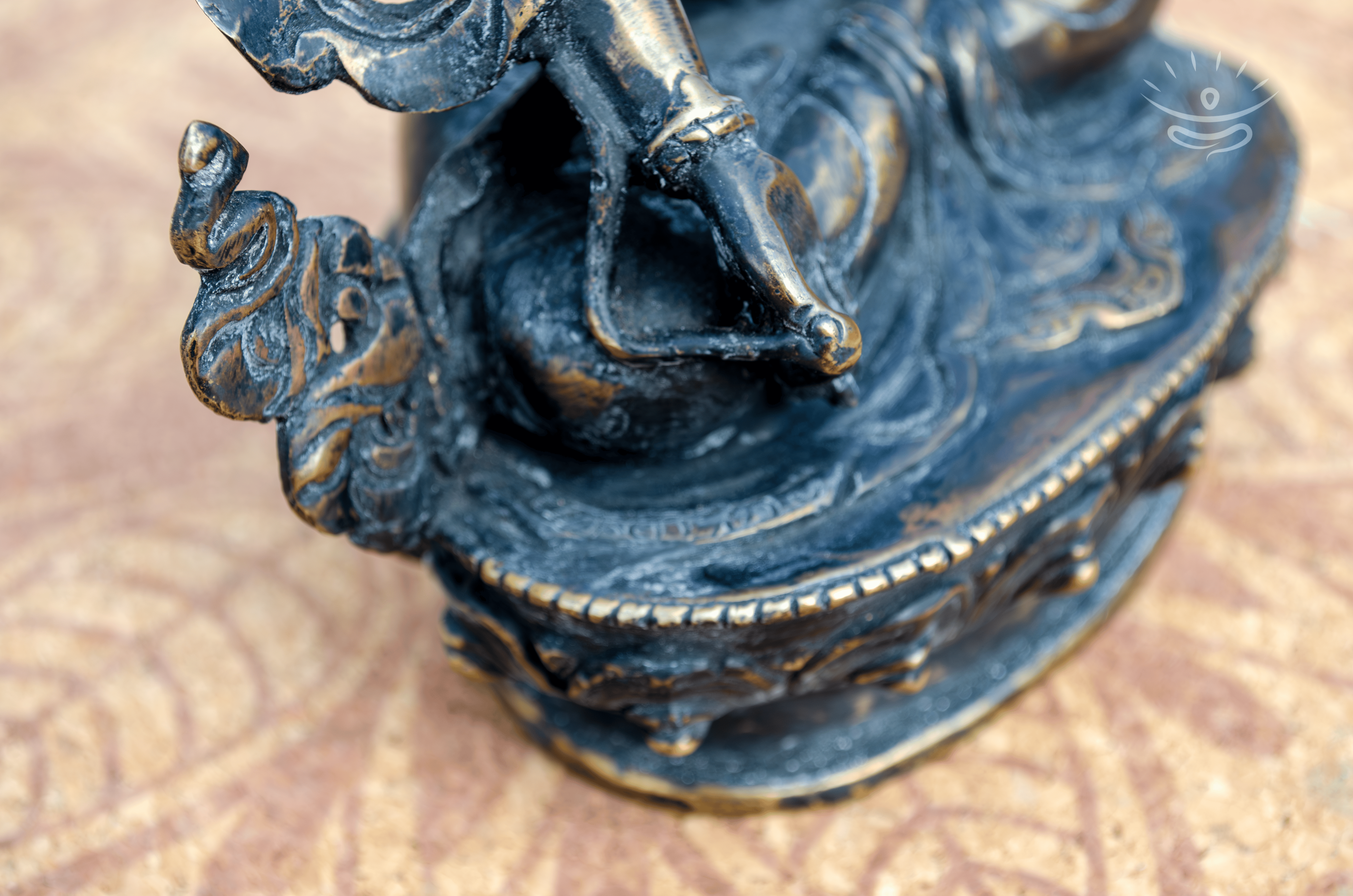 White Tara Statue 23 cm - Detail