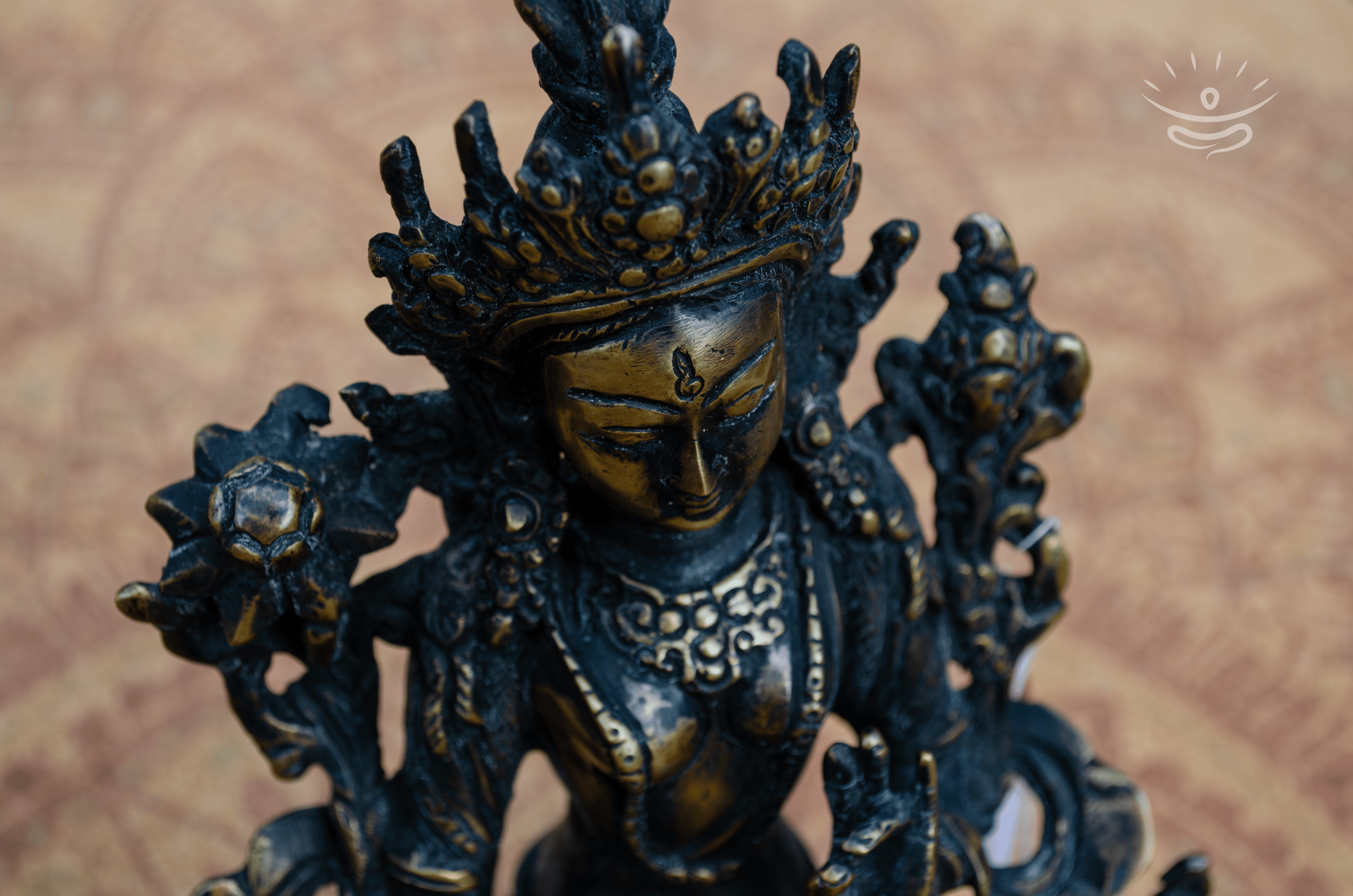 White Tara Statue 23 cm - Detail