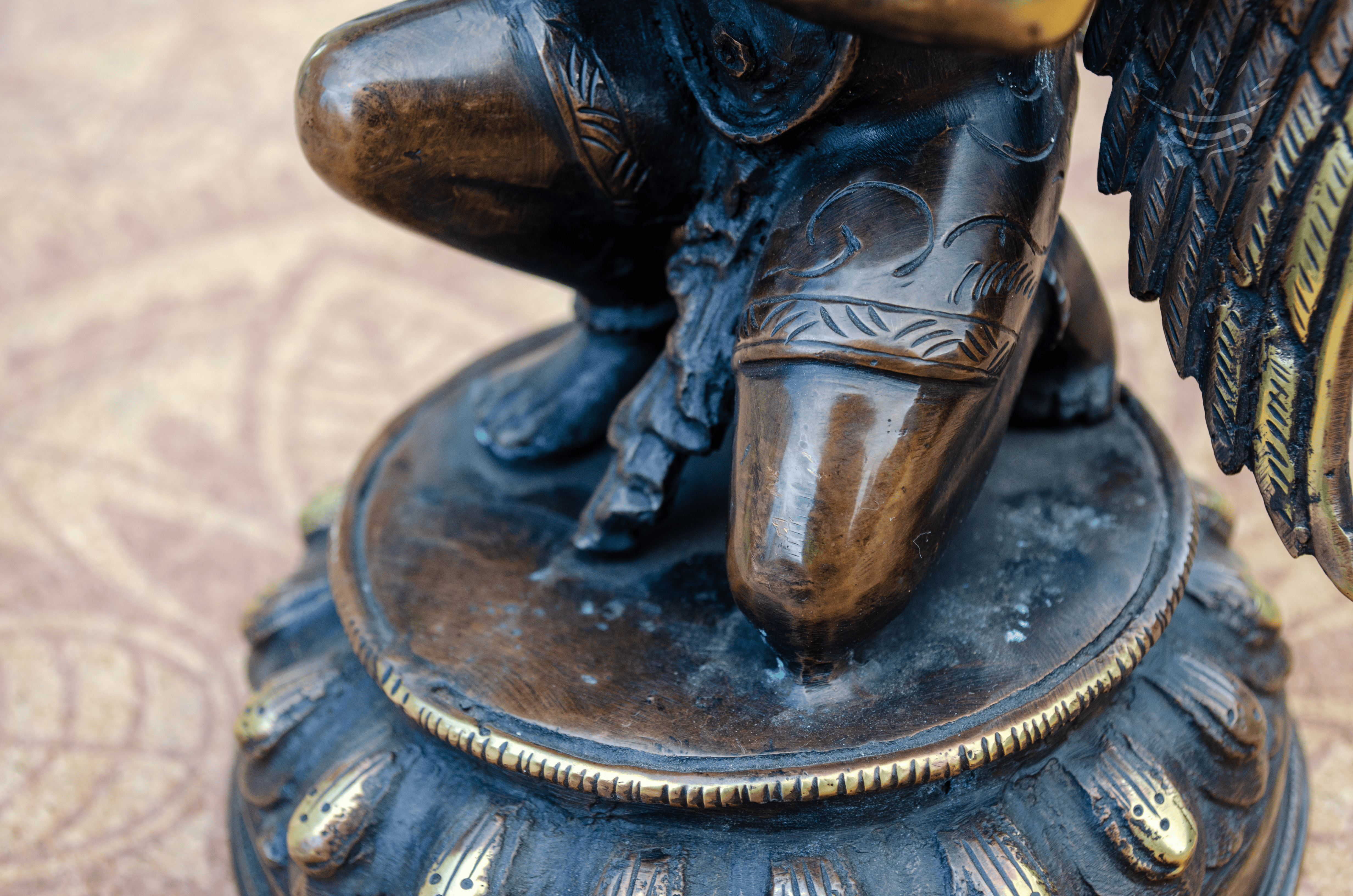 Garuda Statue 24 cm - Detail