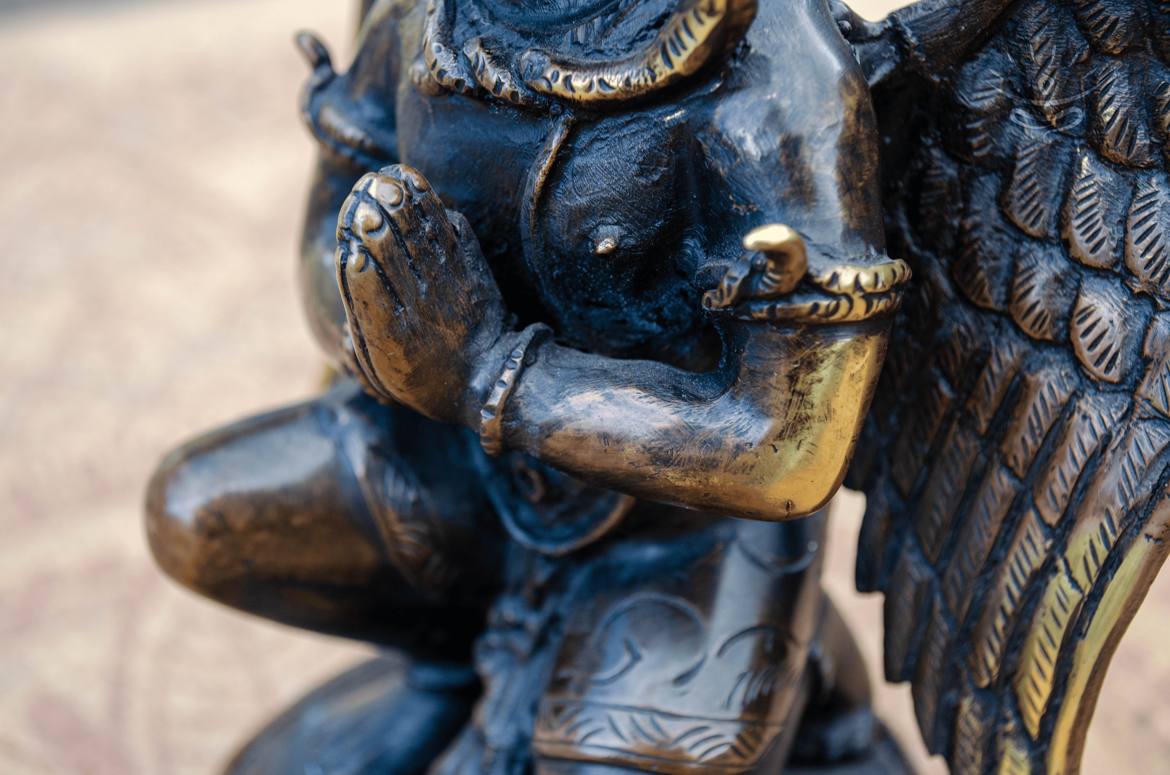 Garuda Statue 24 cm - Detail