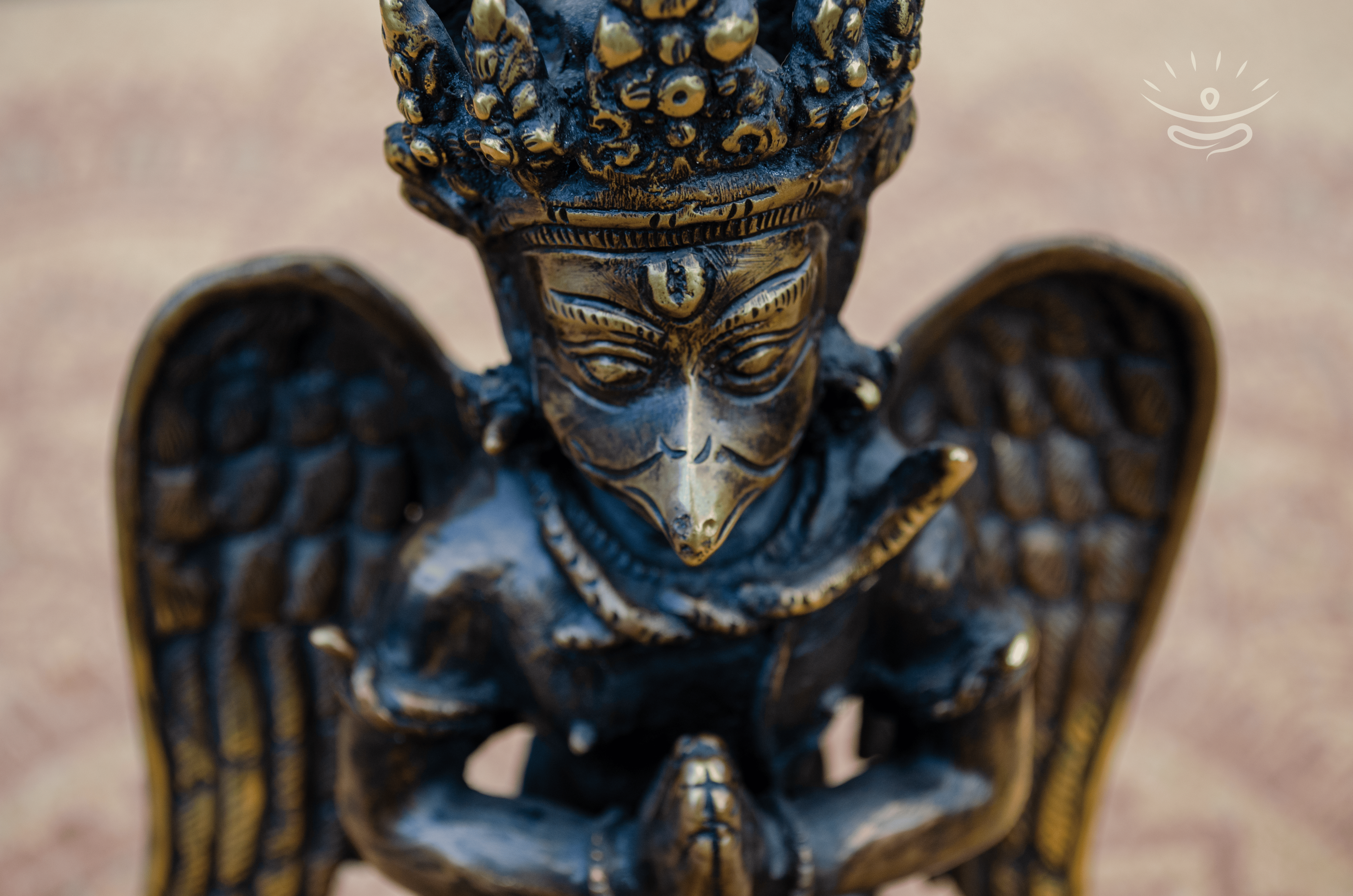 Garuda Statue 24 cm - Detail
