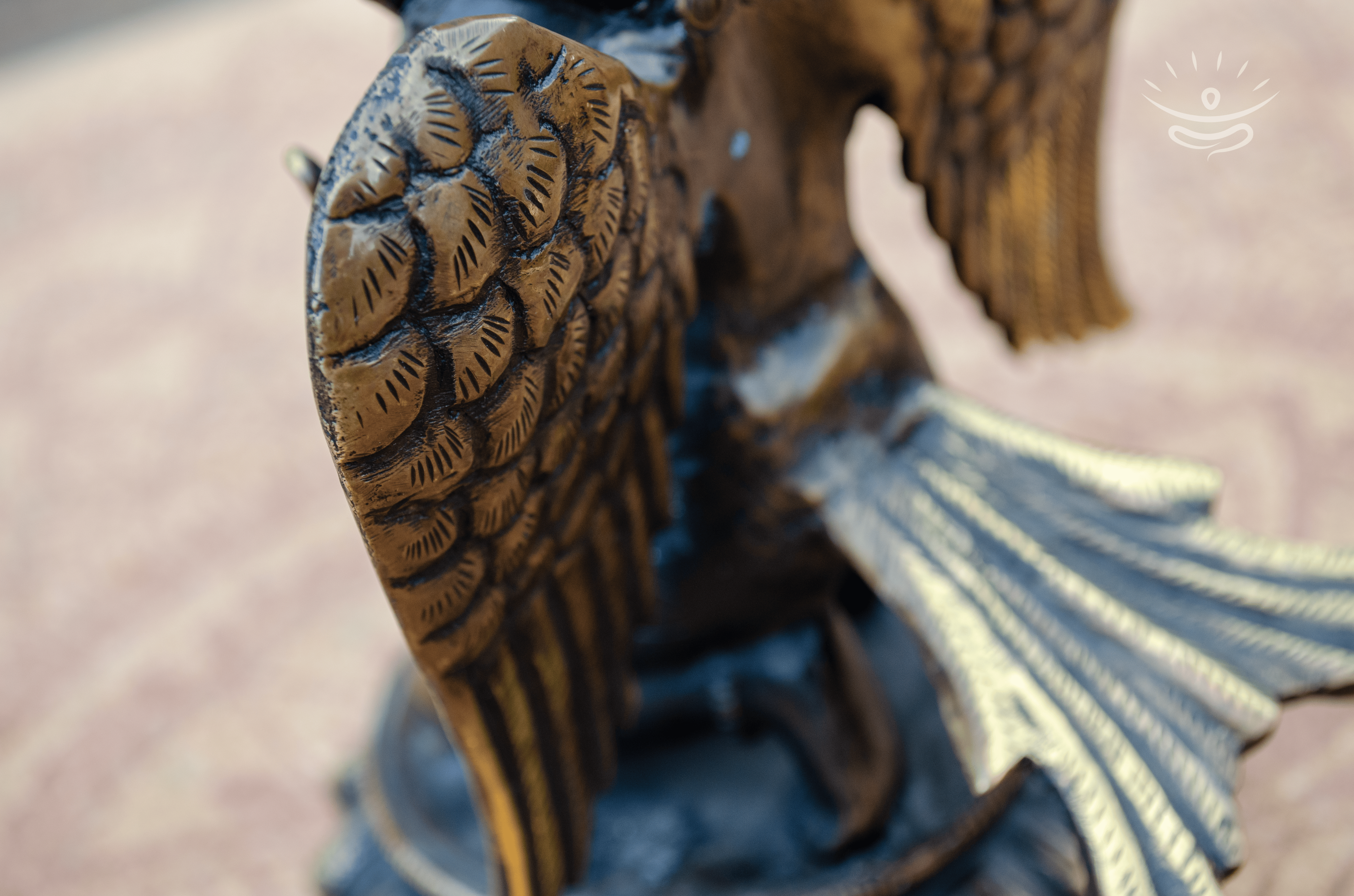 Garuda Statue 24 cm - Detail