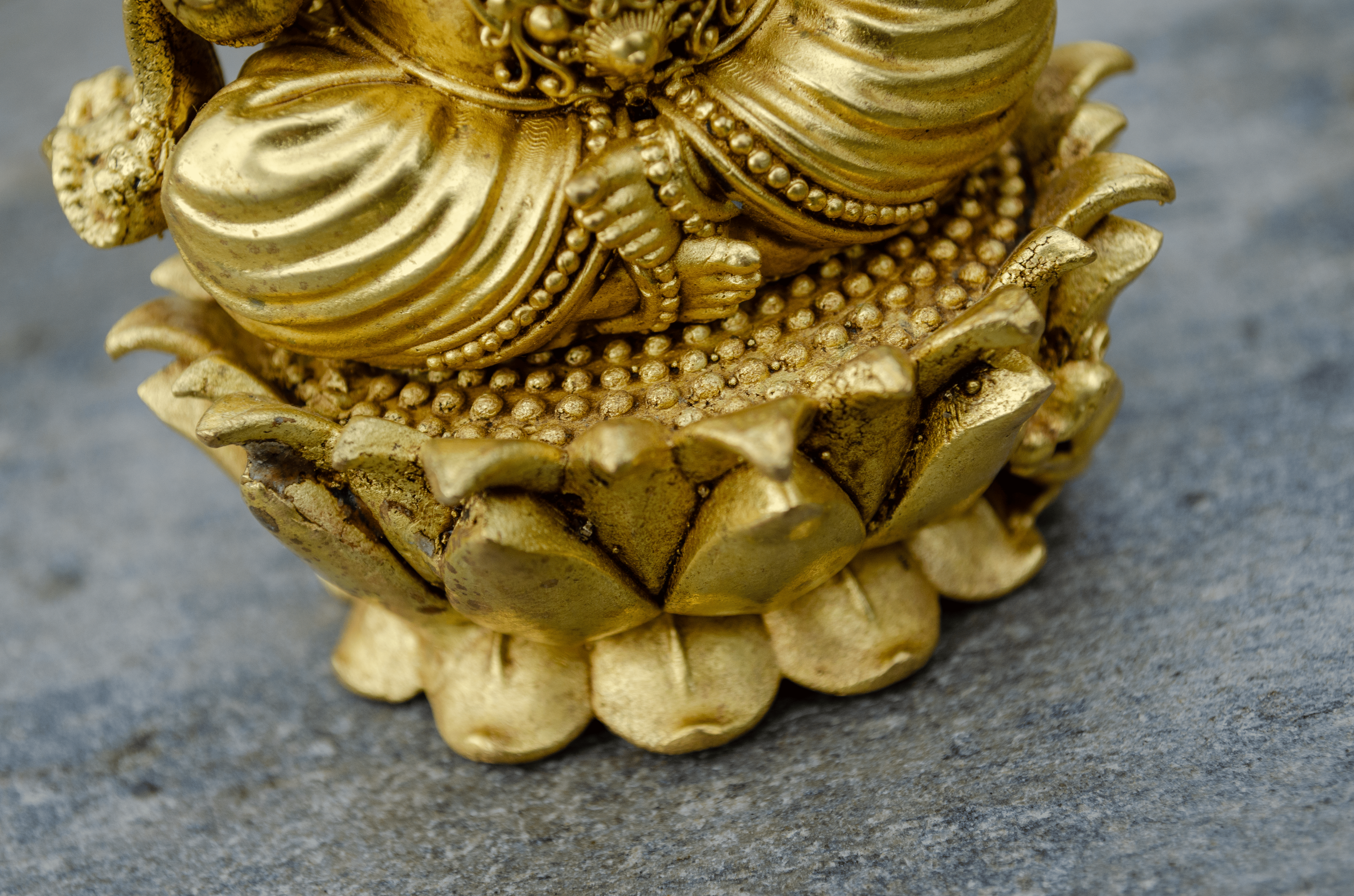 Golden Plated Ganesh Statue 12 cm - Detail