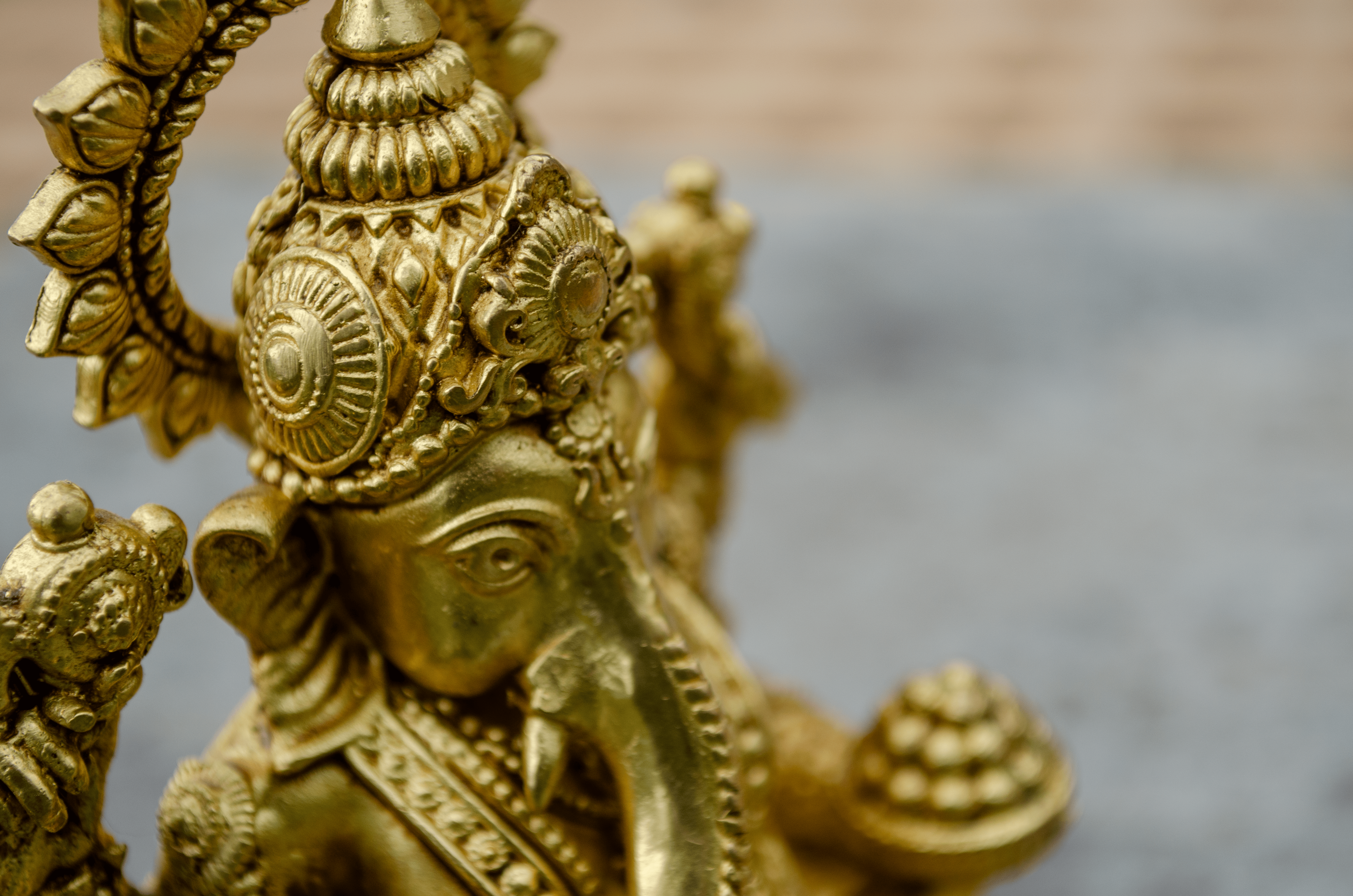Golden Plated Ganesh Statue 12 cm - Detail