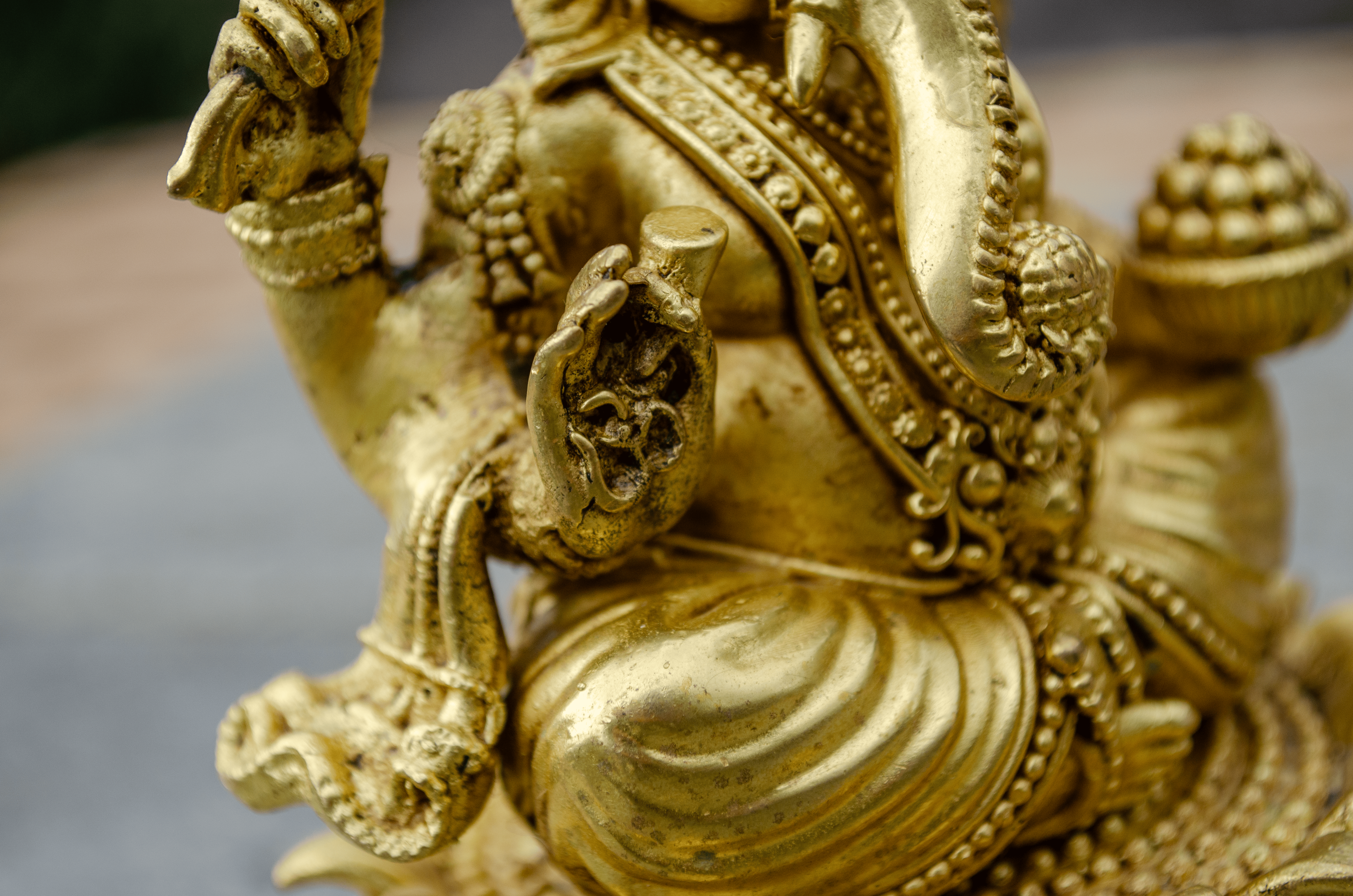 Golden Plated Ganesh Statue 12 cm - Detail