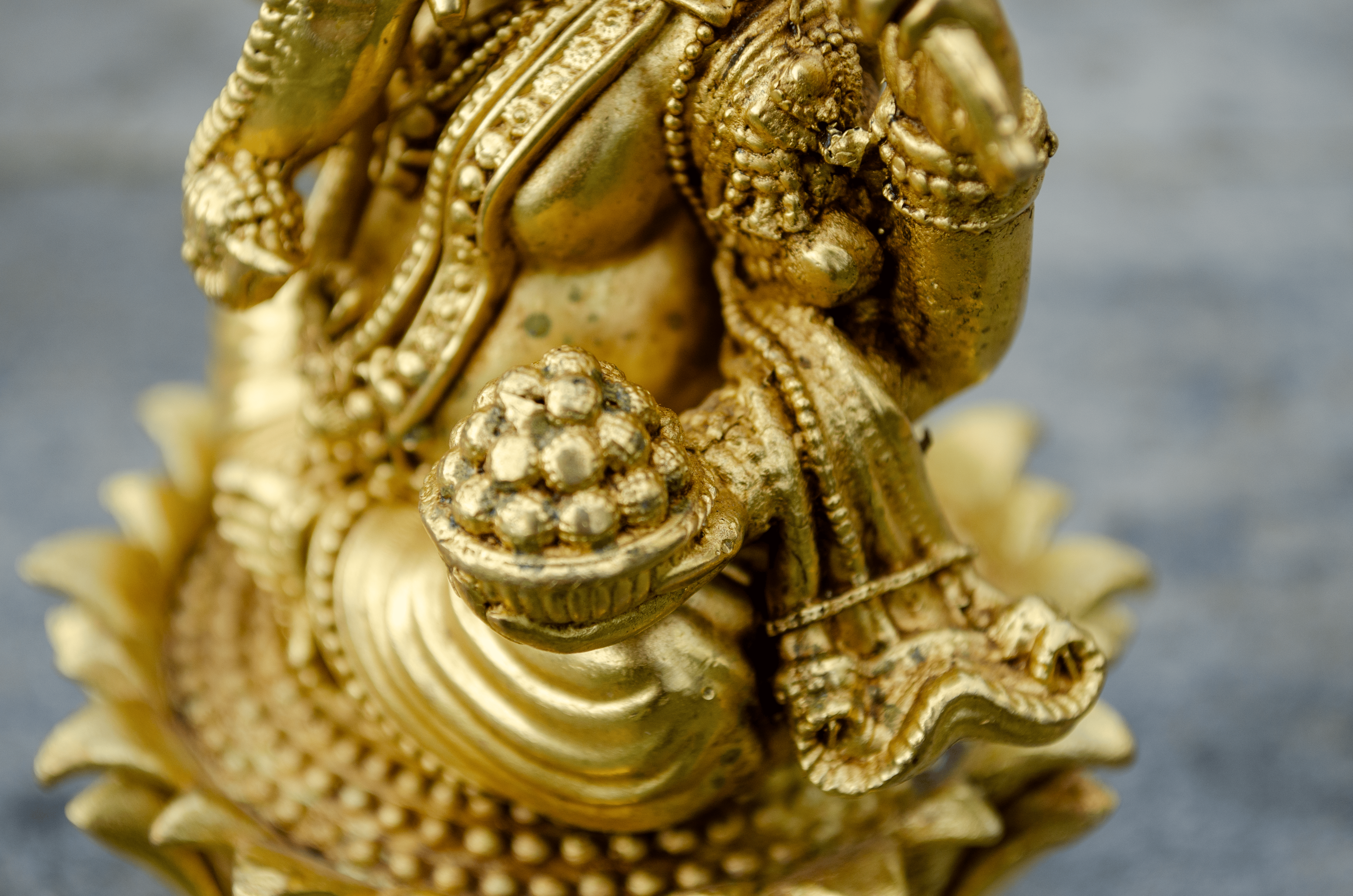 Golden Plated Ganesh Statue 12 cm - Detail