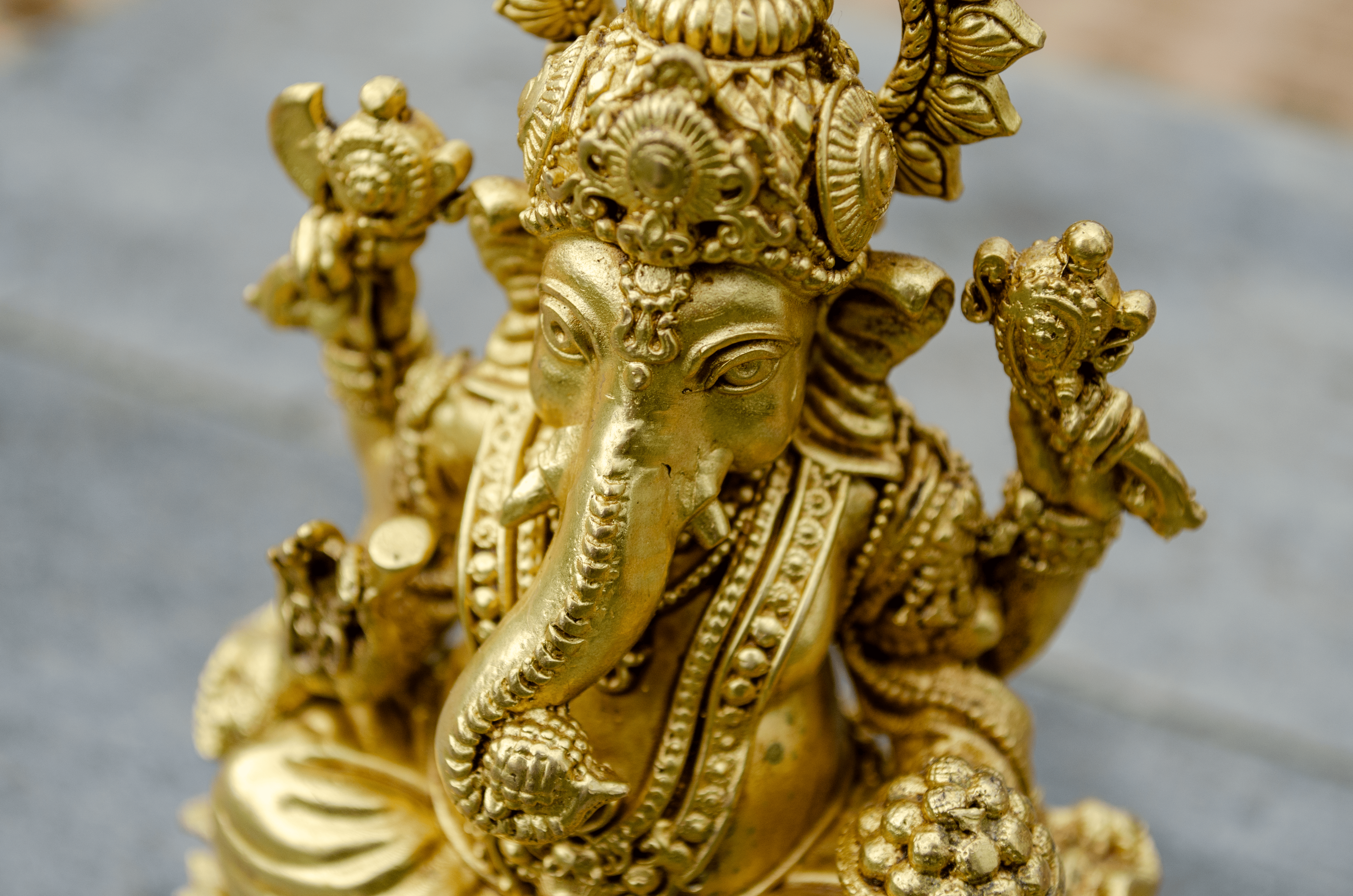 Golden Plated Ganesh Statue 12 cm - Detail
