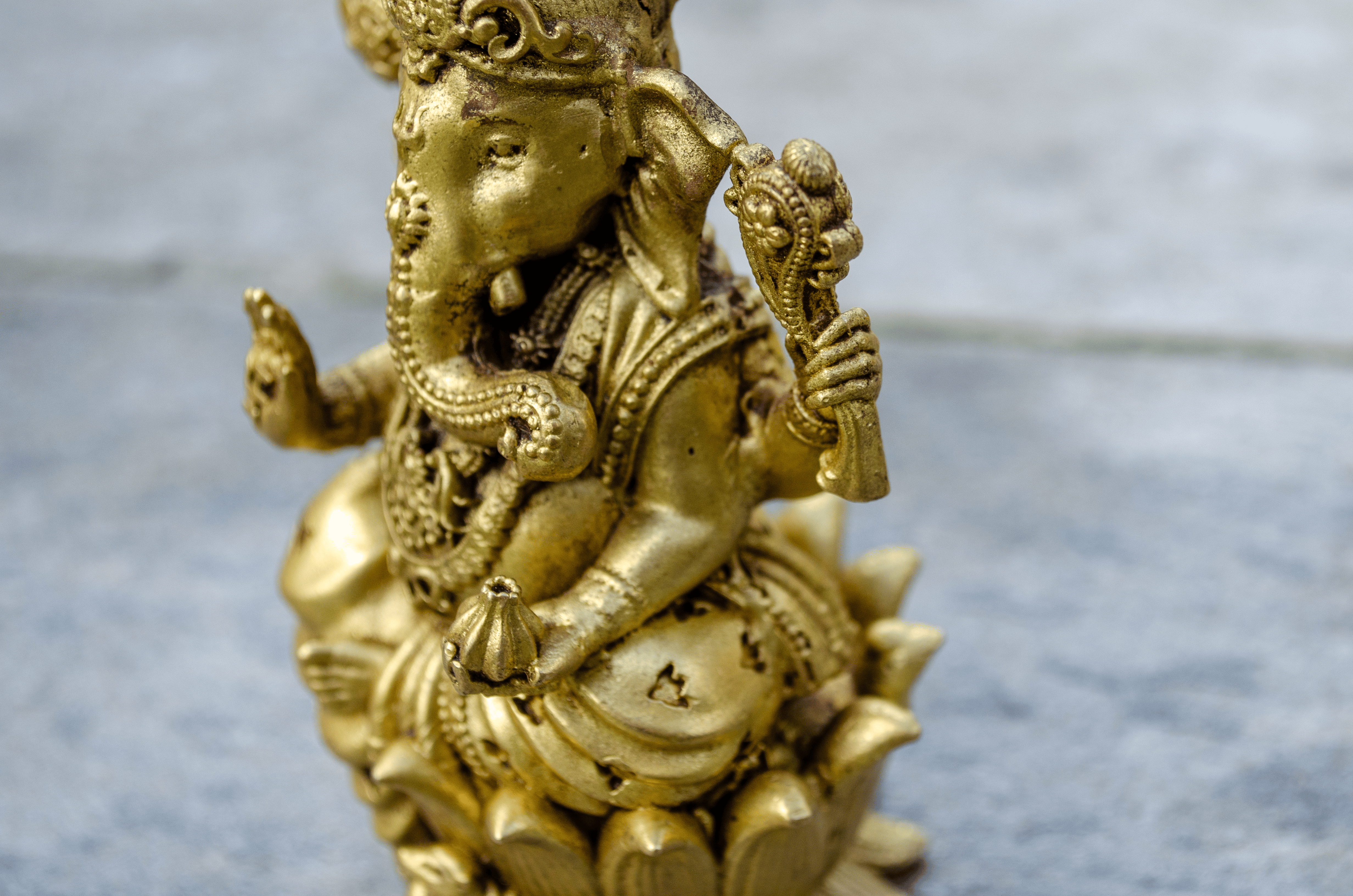 Golden Plated Ganesh Statue 10 cm - Detail