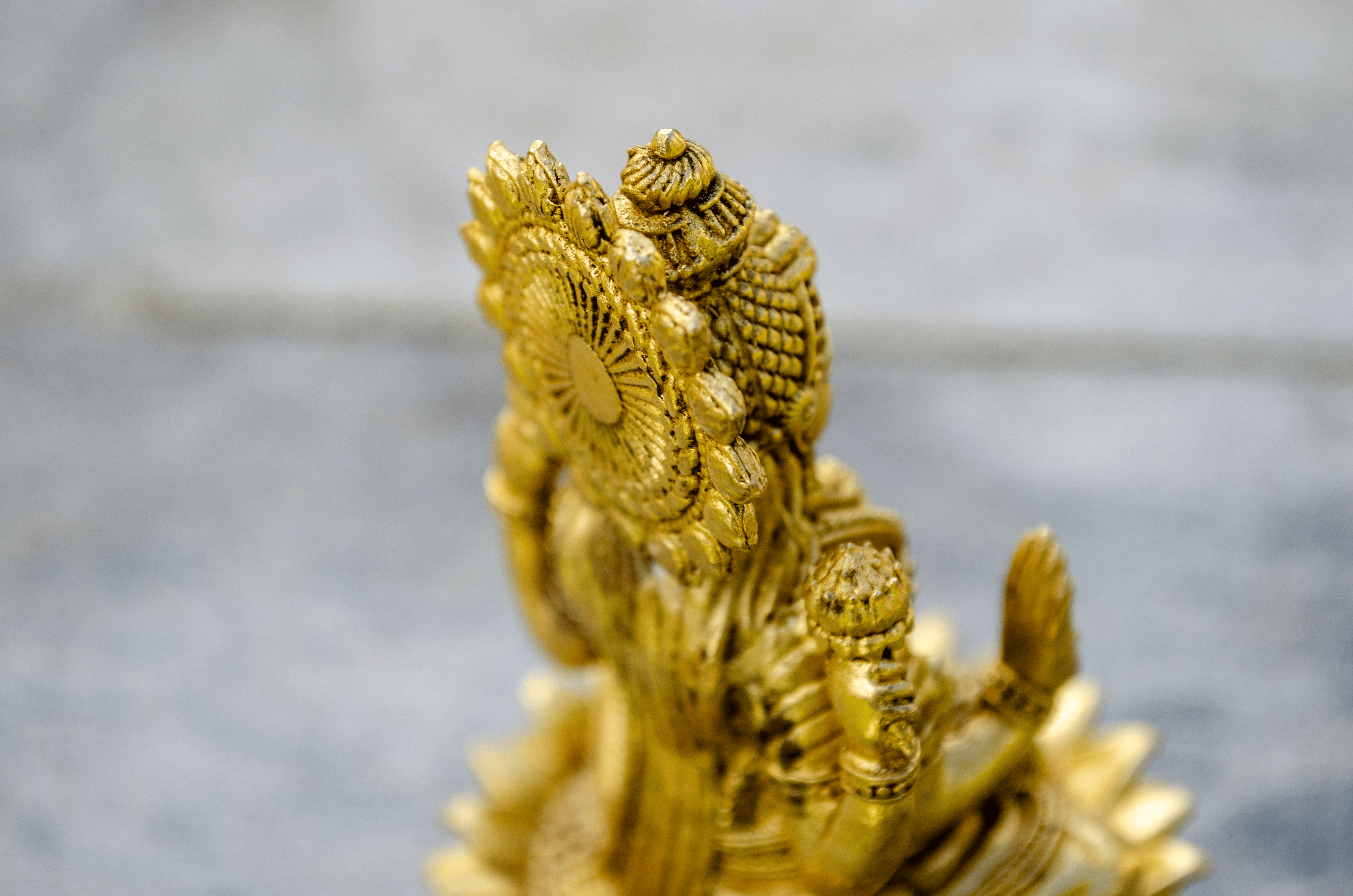 Lord Lakshmi Statue 9 cm - Detail