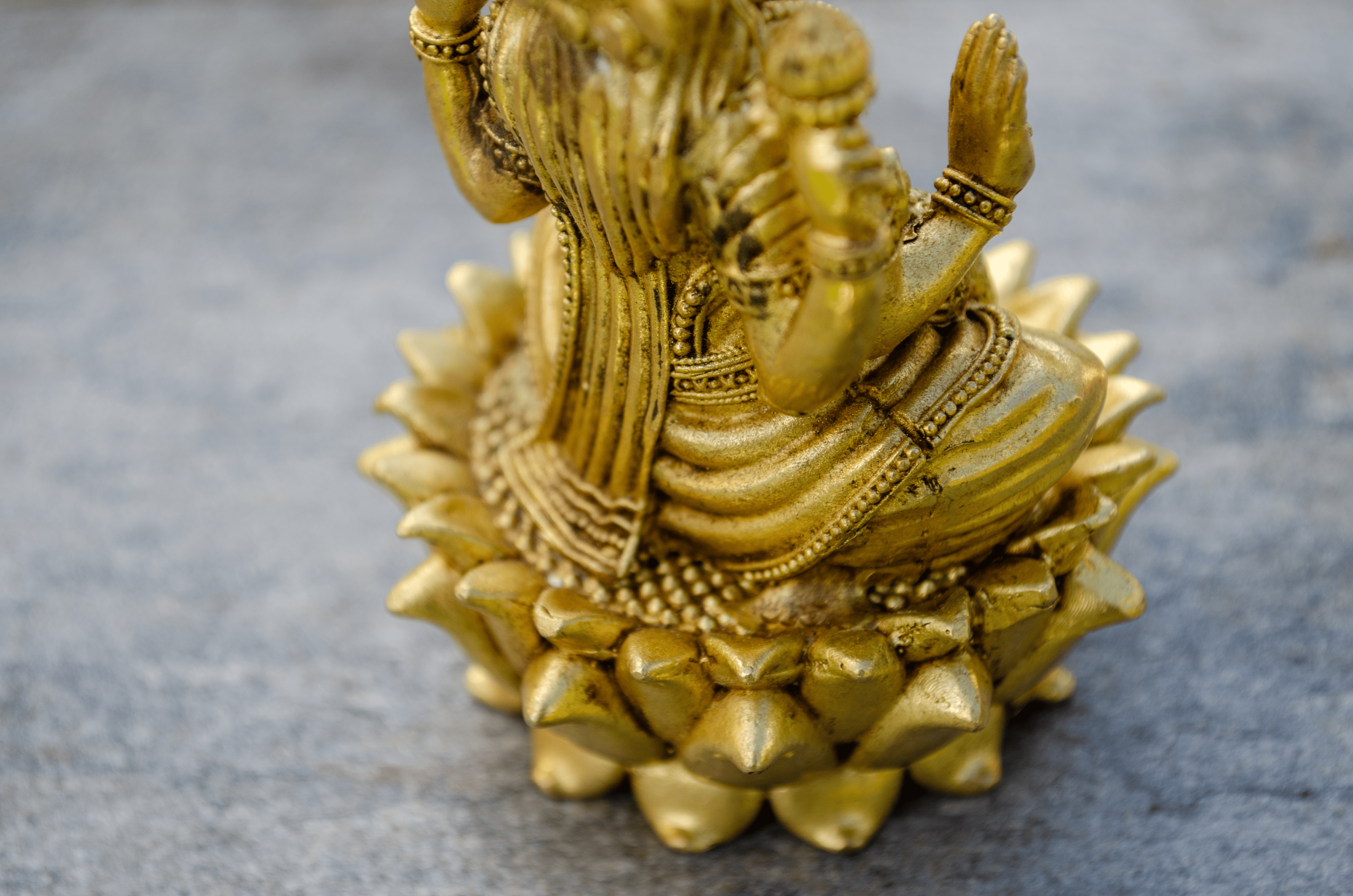 Lord Lakshmi Statue 9 cm - Detail