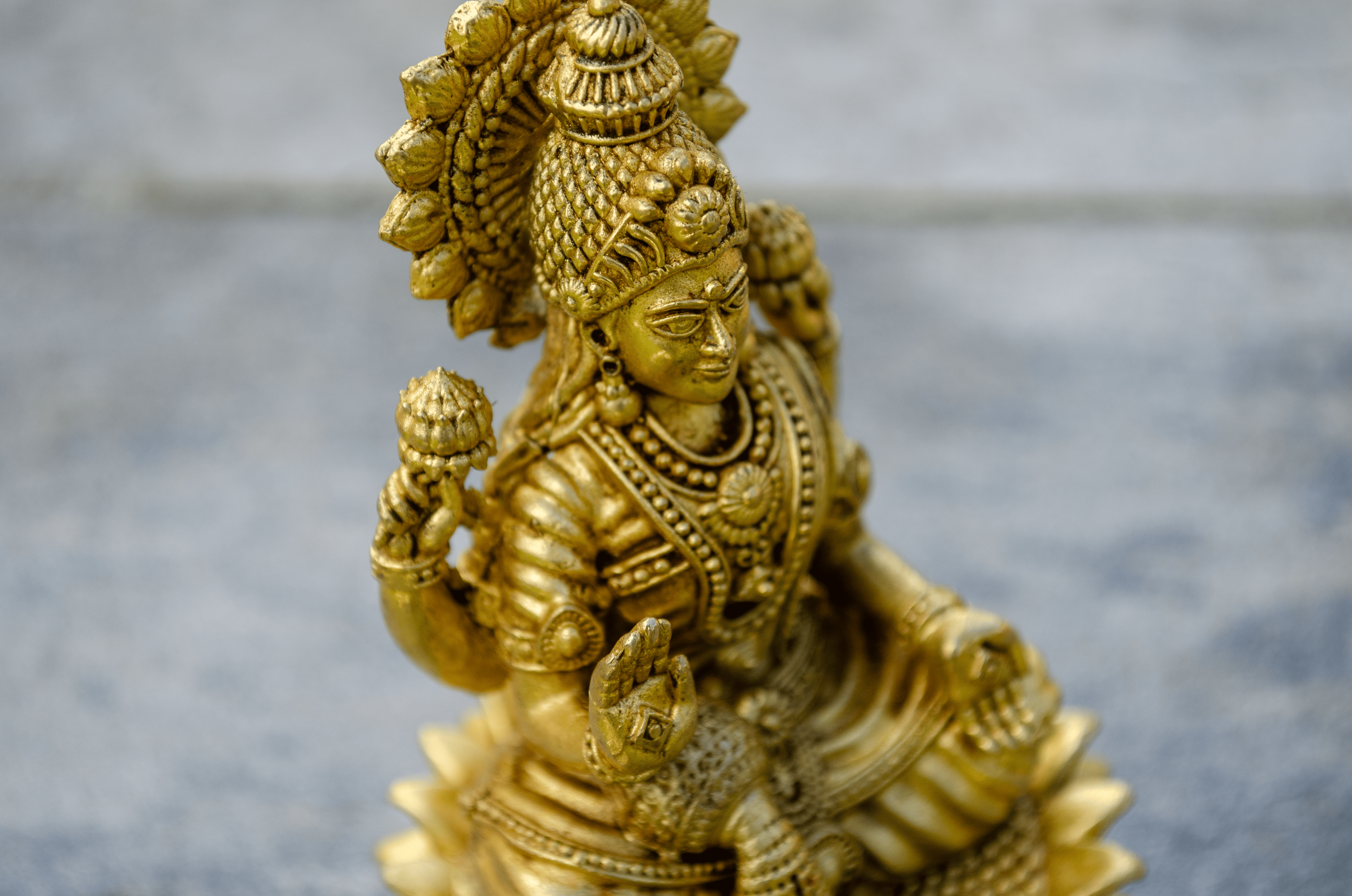 Lord Lakshmi Statue 9 cm - Detail