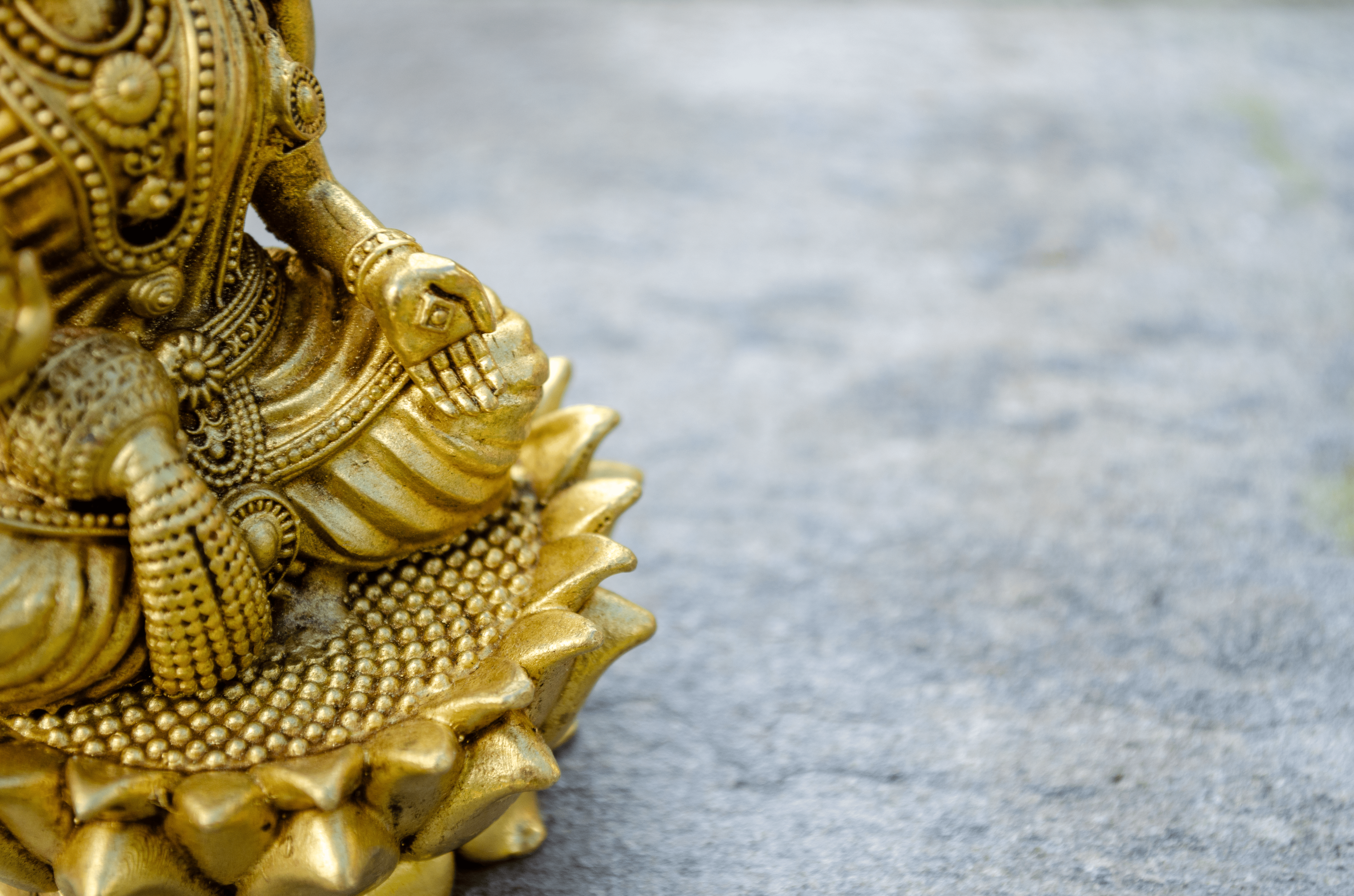 Lord Lakshmi Statue 9 cm - Detail