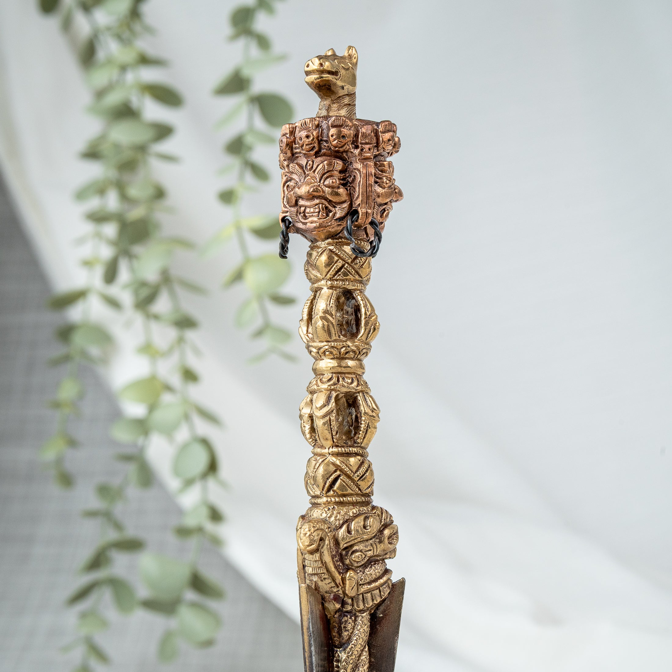 Tibetansk Phurba Ritualdolk Med Trekantet Lotusfod - Detaljer