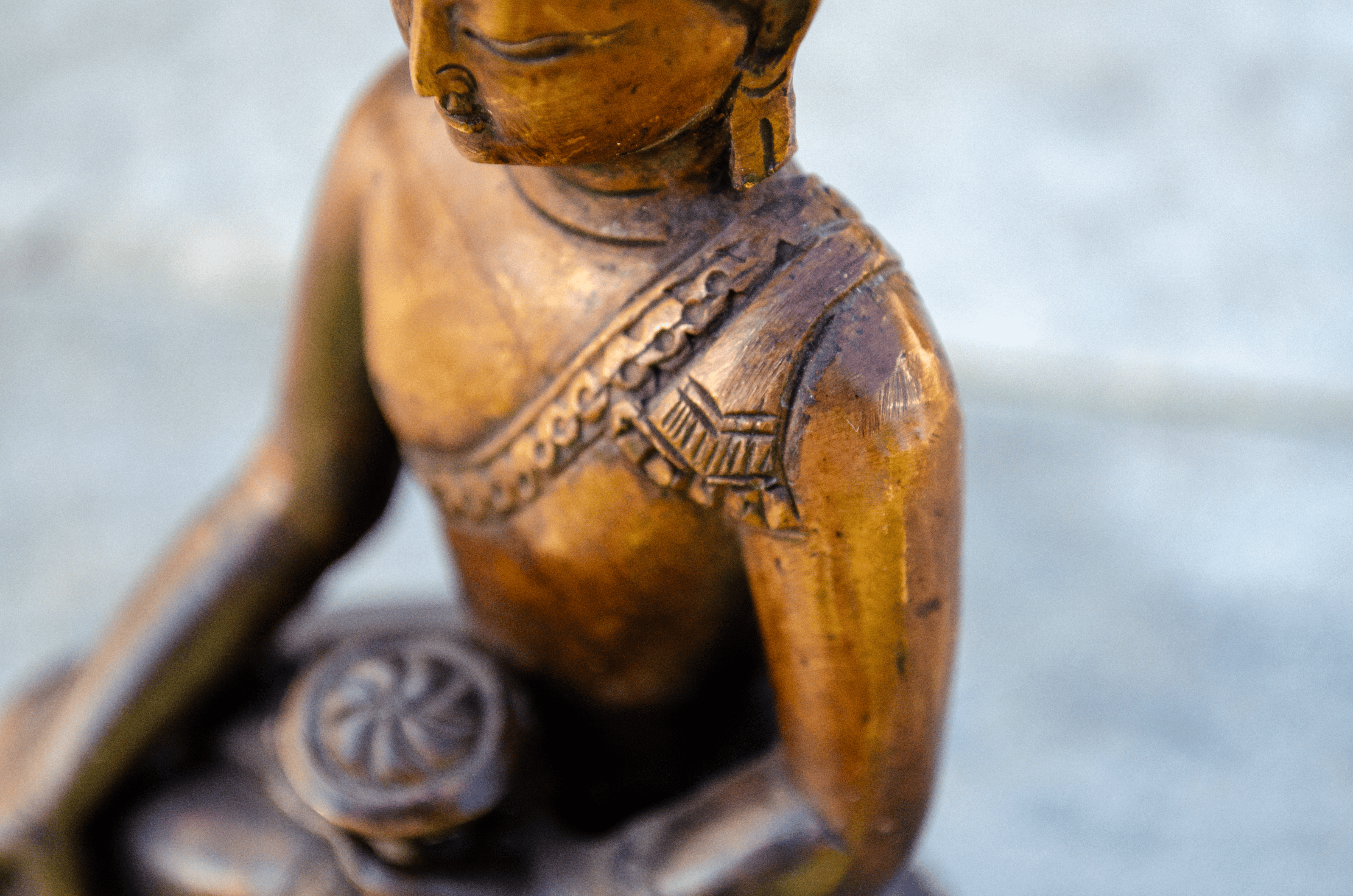 Varada Mudra Buddha Statue (13-14 cm) - Detail