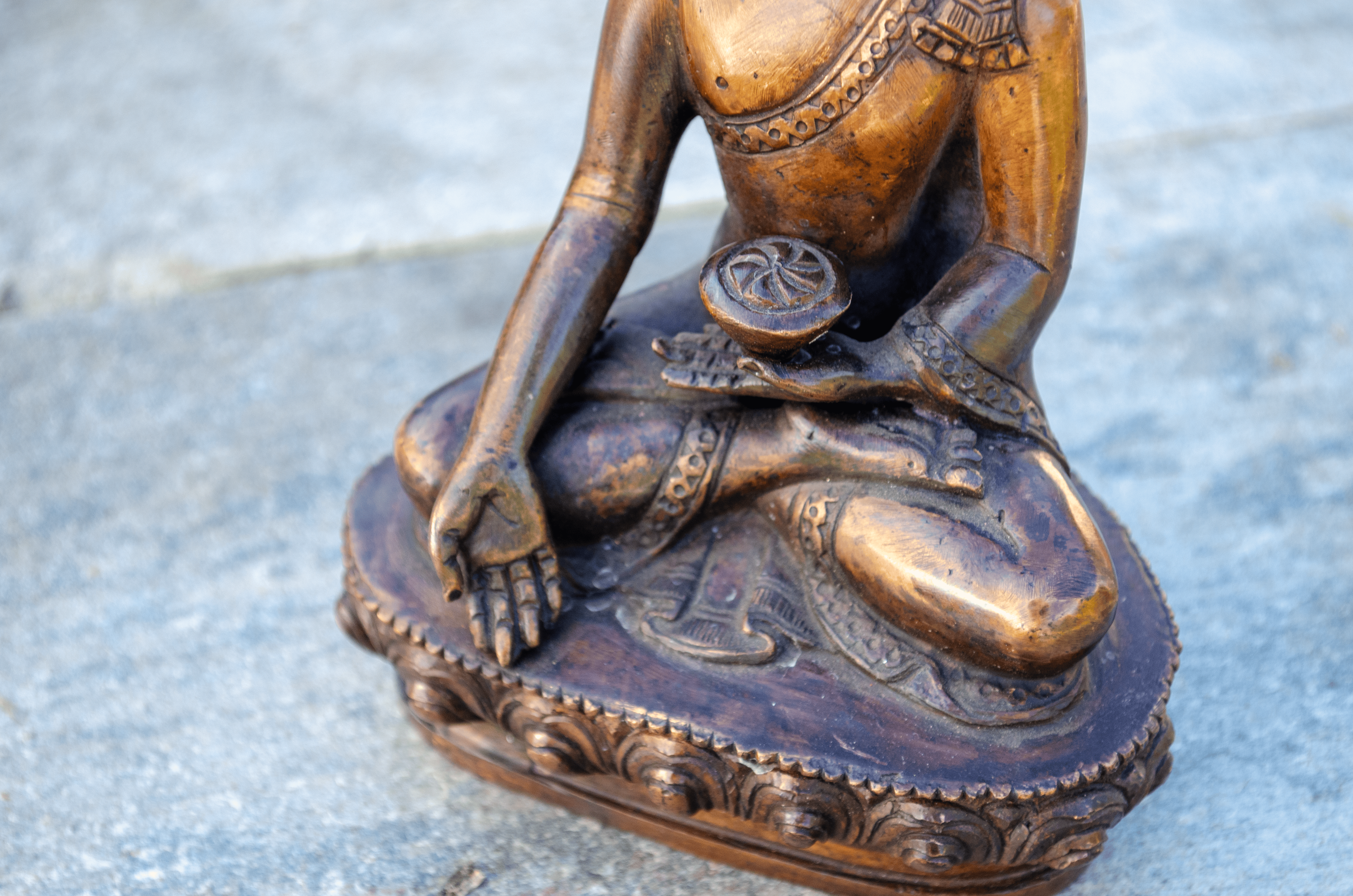 Varada Mudra Buddha Statue (13-14 cm) - Detail
