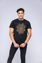 Sort mandala t-shirt båret af mand