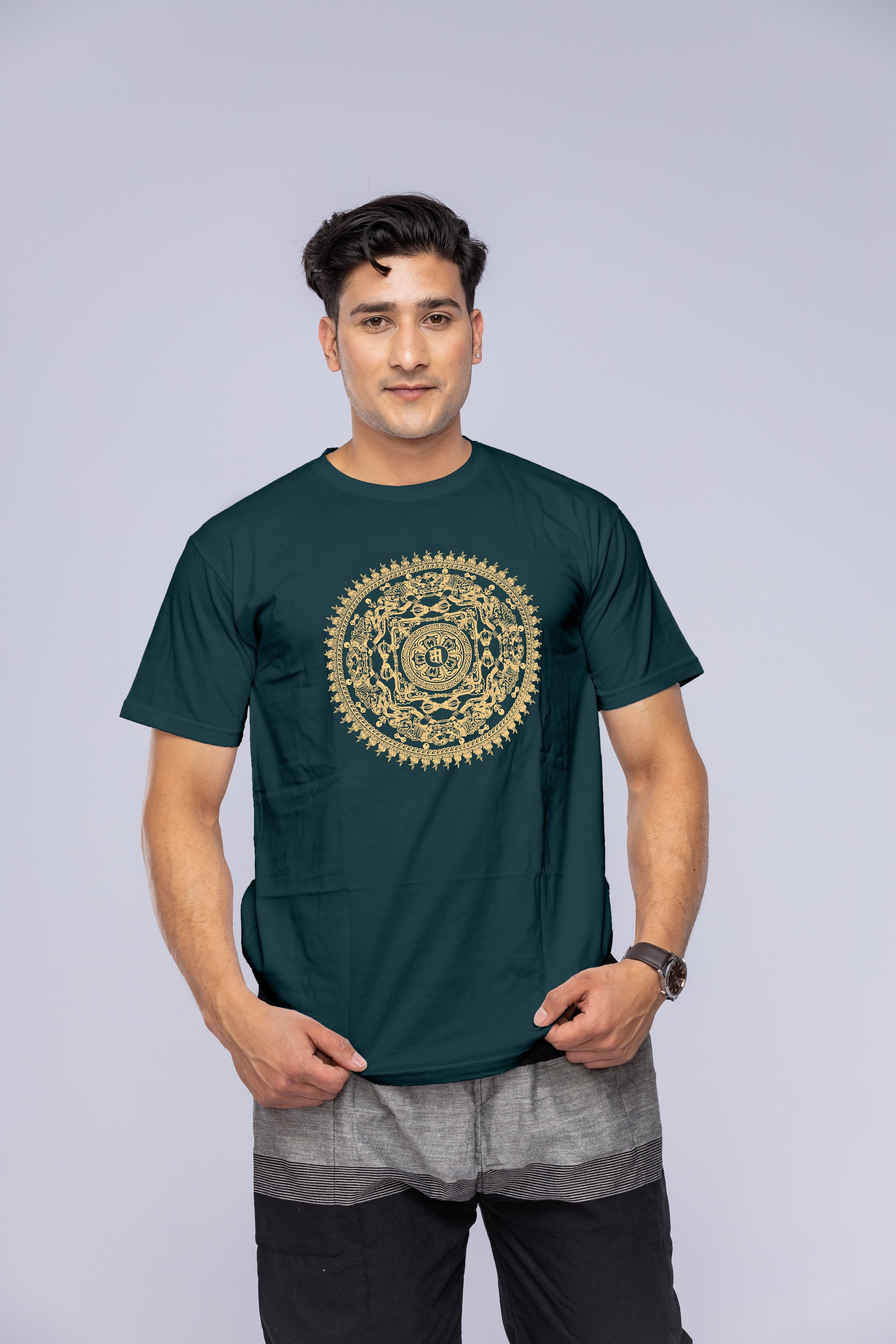 Grøn mandala-t-shirt på en mand